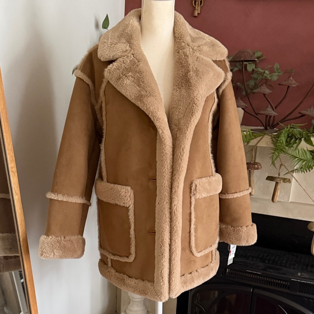 BNWT super soft Tan Shearling Coat with Faux Fur Trim